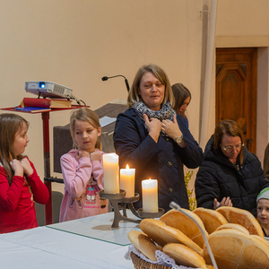 Abendmahlfeier für Kinder / Foto Haijes Am Nachmittag des Gründonnerstags fand eine Abendmahlfeier für Kinder in der Pfarrkirche statt.