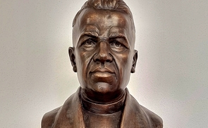 Bronzebüste von Pfarrer Matthias Spanlang