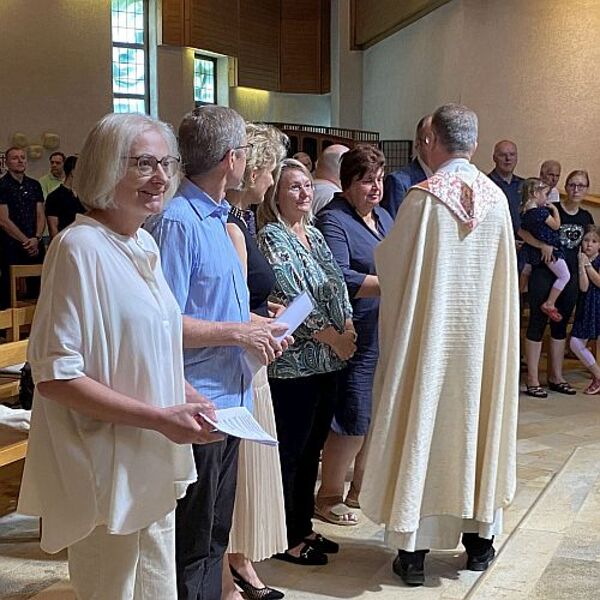 Beauftragungsfeier 30.6.24, Dekretübergabe und Gratulation / © Pfarrgemeinde Leonding-Hart-St.Johannes Beauftragungsfeier 30.6.24, Dekretübergabe und Gratulation