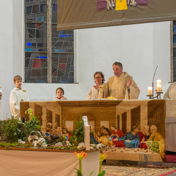 Abendmahlfeier / Foto Haijes Abendmahlfeier in der Pfarrkirche am Gründonnerstag