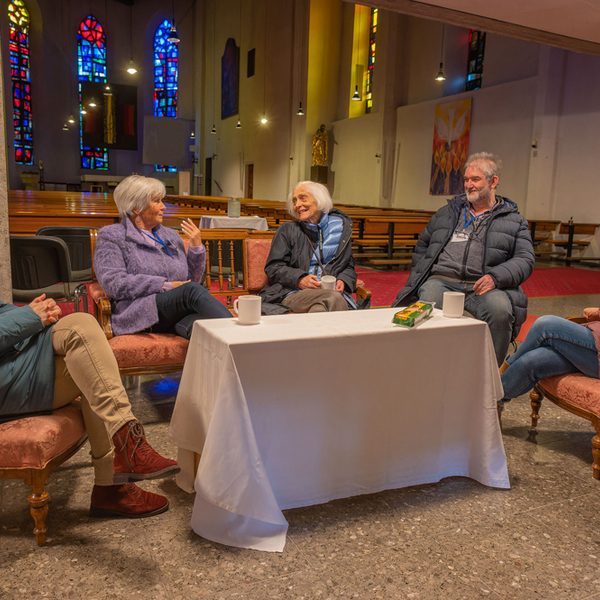 Heilsame Woche 2023 / Foto Haijes Bei der Tea Time gab es sowohl Tee als auch die Möglichkeit zum Gespräch.