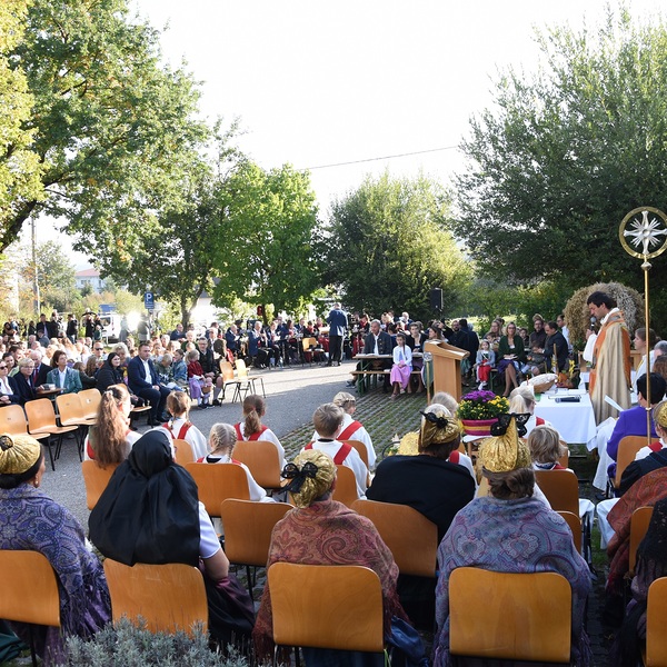 Festgottesdienst am Pfarrplatz